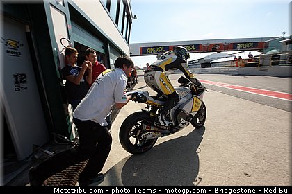 moto2_luthi_0009_saint_marin_misano_2012.jpg