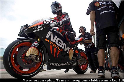 motogp_edwards_0002_saint_marin_misano_2012.jpg