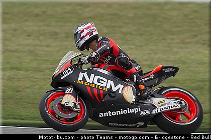 motogp_edwards_0004_saint_marin_misano_2012.jpg