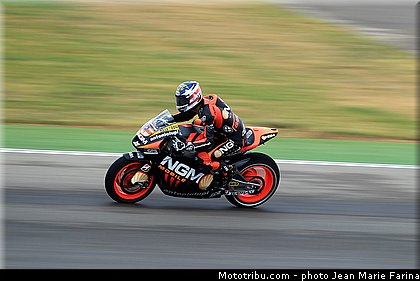 motogp_edwards_001_aragon_motorland_2012.jpg