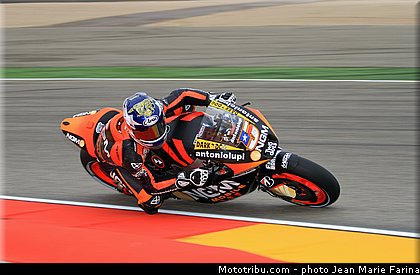 motogp_edwards_005_aragon_motorland_2012.jpg