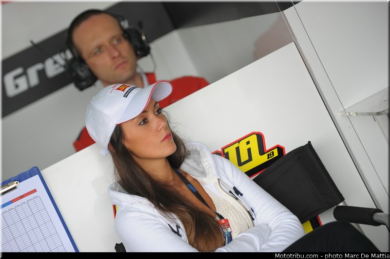 motogp_pitbabe_008_aragon_motorland_2012