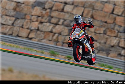 motogp_edwards_002_aragon_motorland_2012.jpg