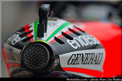 motogp_hayden_002_aragon_motorland_2012.jpg