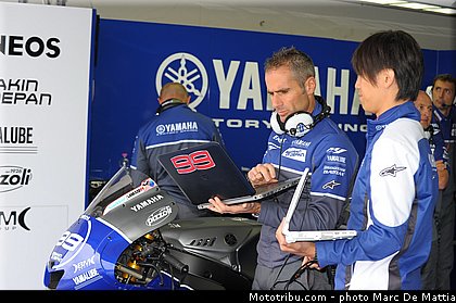 motogp_lorenzo_011_aragon_motorland_2012.jpg