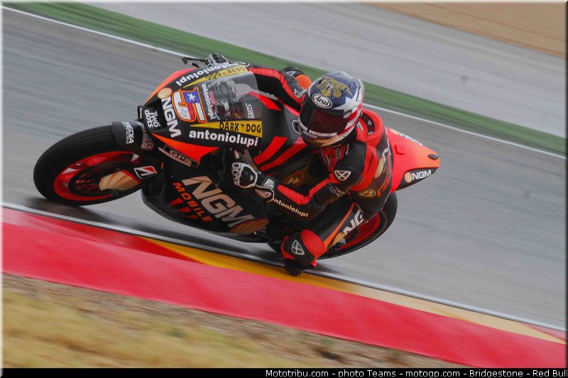 motogp_edwards_0001_aragon_motorland_2012