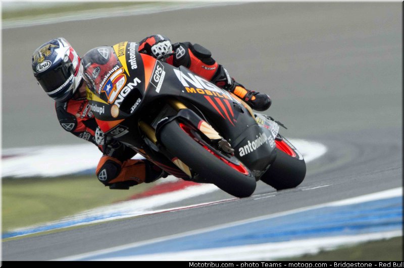 motogp_edwards_0003_aragon_motorland_2012