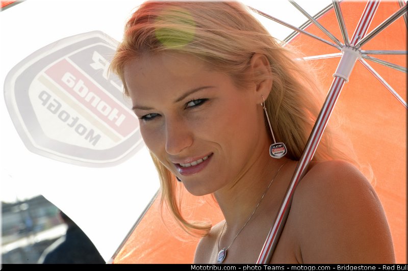 motogp_pitbabe_0011_aragon_motorland_2012