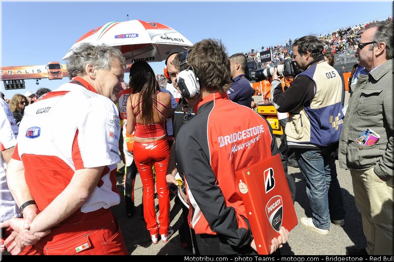motogp_pitbabe_0033_aragon_motorland_2012