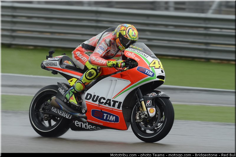 motogp_rossi_0019_aragon_motorland_2012