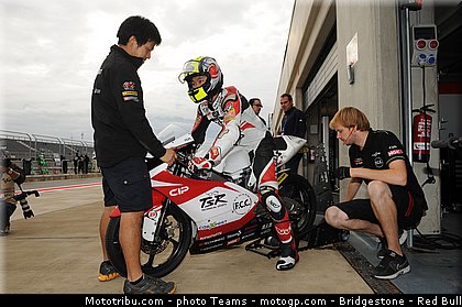 moto3_fuji_0007_aragon_motorland_2012.jpg