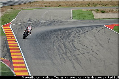 motogp_bradl_0027_aragon_motorland_2012.jpg