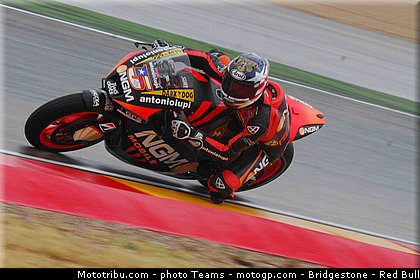 motogp_edwards_0001_aragon_motorland_2012.jpg