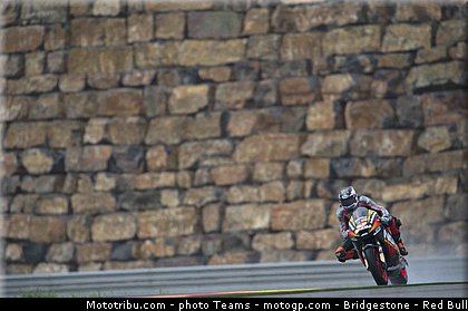 motogp_edwards_0002_aragon_motorland_2012.jpg