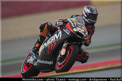 motogp_edwards_0004_aragon_motorland_2012.jpg