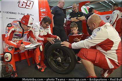 motogp_hayden_0018_aragon_motorland_2012.jpg