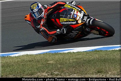 motogp_edwards_0003_japon_motegi_2012.jpg