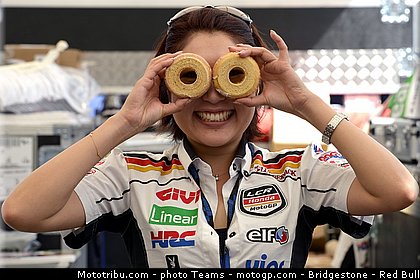 motogp_pitbabe_0002_japon_motegi_2012.jpg