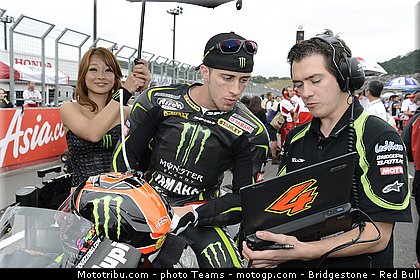 motogp_pitbabe_0022_japon_motegi_2012.jpg