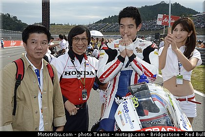 motogp_pitbabe_0031_japon_motegi_2012.jpg