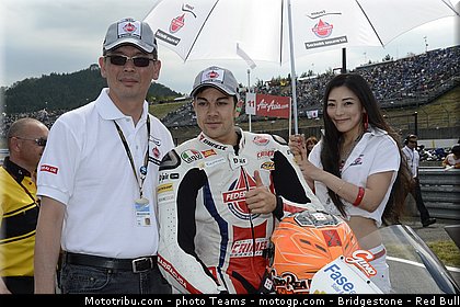 motogp_pitbabe_0032_japon_motegi_2012.jpg