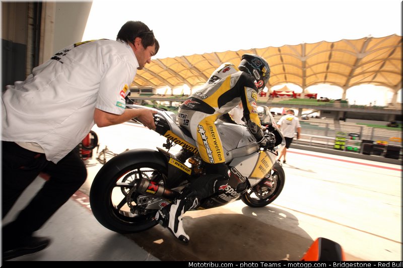 moto2_luthi_0002_malaisie_sepang_2012