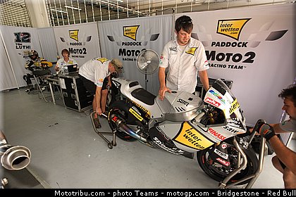 moto2_luthi_0001_malaisie_sepang_2012.jpg