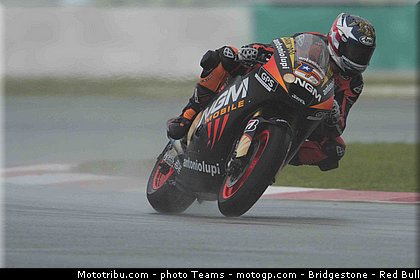 motogp_edwards_0001_malaisie_sepang_2012.jpg