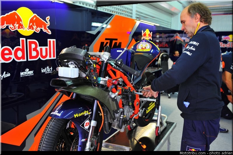 pitlane_005_valencia_2012