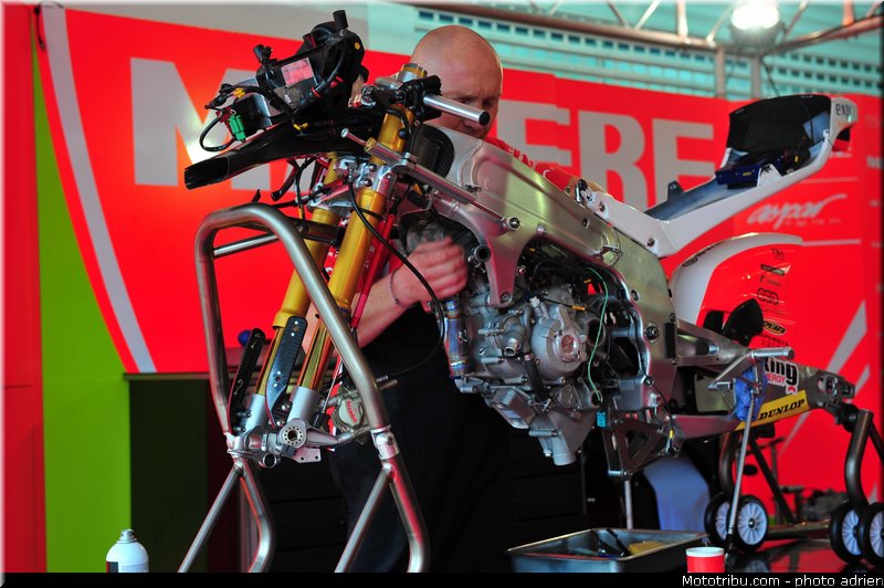 pitlane_017_valencia_2012