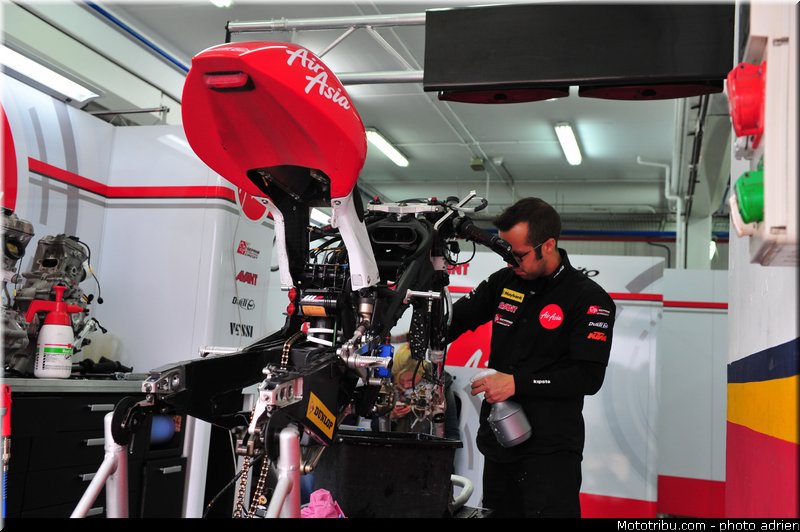 pitlane_018_valencia_2012