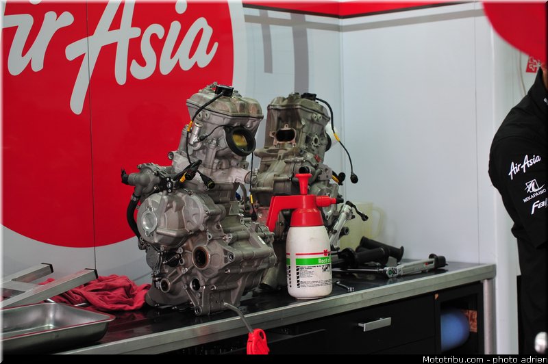 pitlane_019_valencia_2012