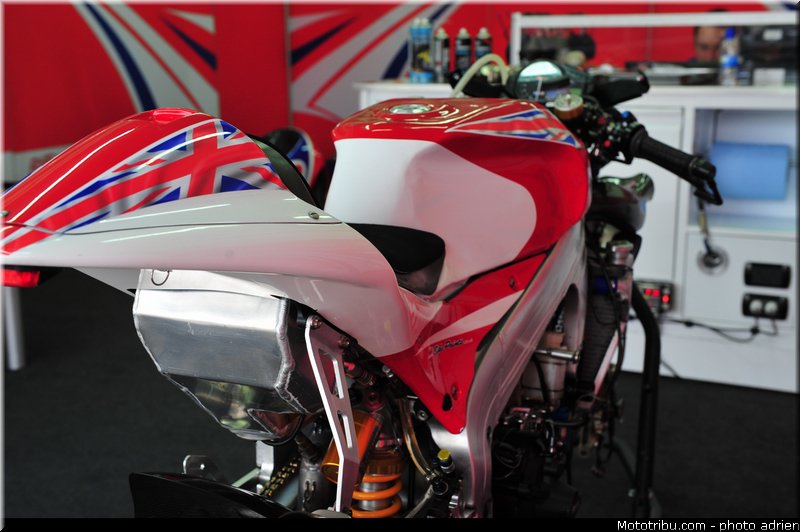 pitlane_021_valencia_2012