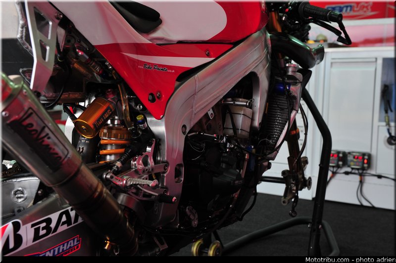 pitlane_022_valencia_2012