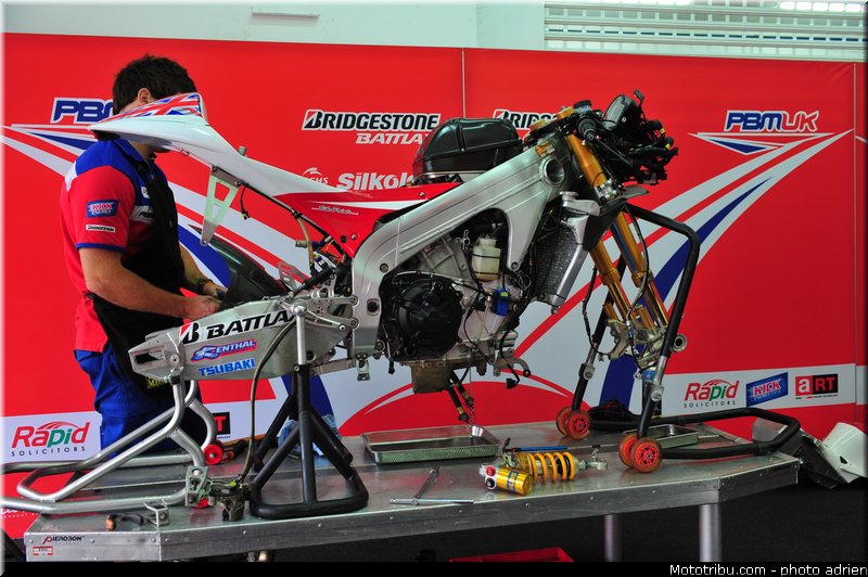 pitlane_025_valencia_2012