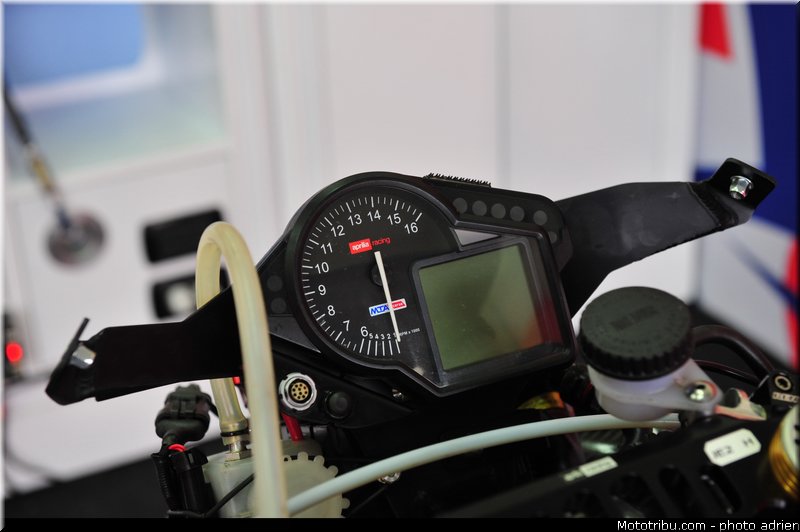 pitlane_026_valencia_2012
