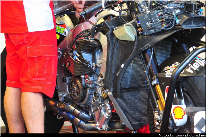 pitlane_036_valencia_2012