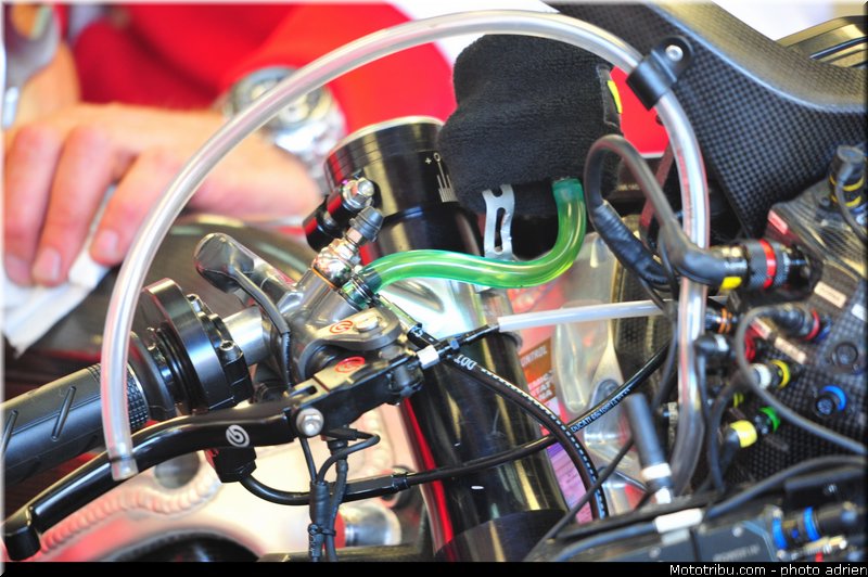 pitlane_046_valencia_2012