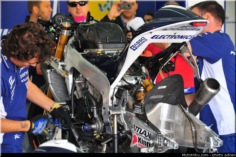 pitlane_049_valencia_2012