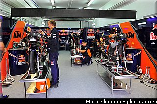 pitlane_003_valencia_2012.jpg