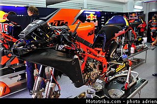 pitlane_004_valencia_2012.jpg