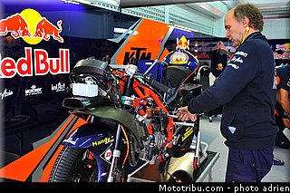 pitlane_005_valencia_2012.jpg