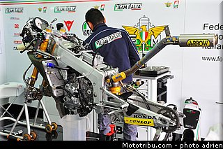 pitlane_008_valencia_2012.jpg