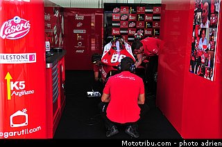 pitlane_011_valencia_2012.jpg