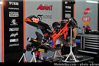 pitlane_012_valencia_2012.jpg