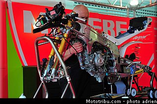 pitlane_017_valencia_2012.jpg