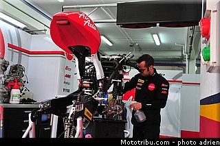 pitlane_018_valencia_2012.jpg