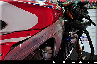 pitlane_023_valencia_2012.jpg