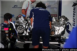 pitlane_060_valencia_2012.jpg