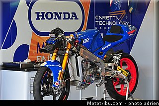 pitlane_064_valencia_2012.jpg